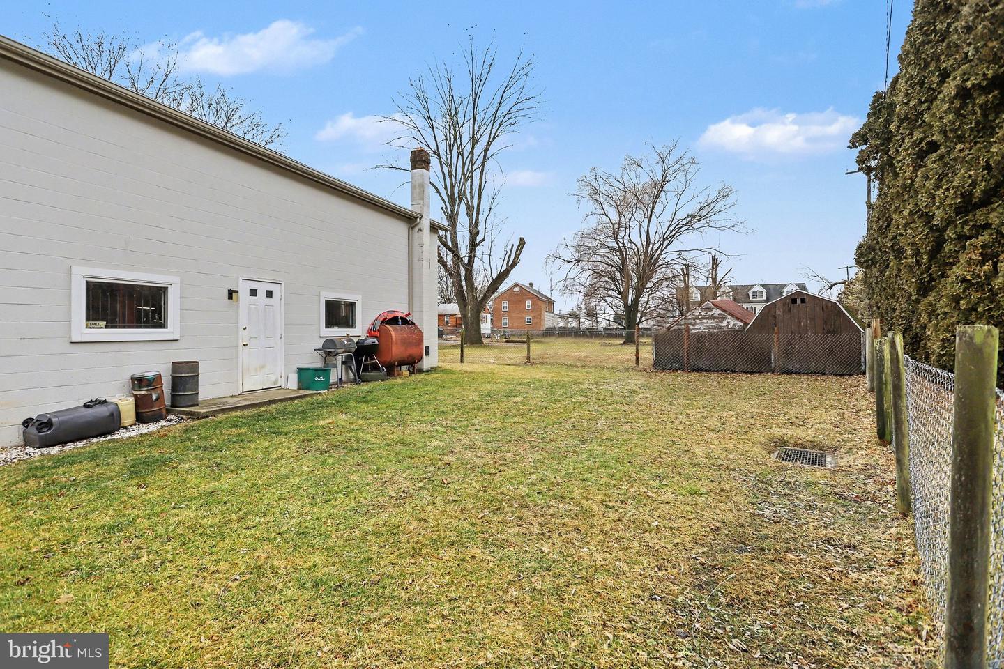 719 Frederick St Property Photo 27
