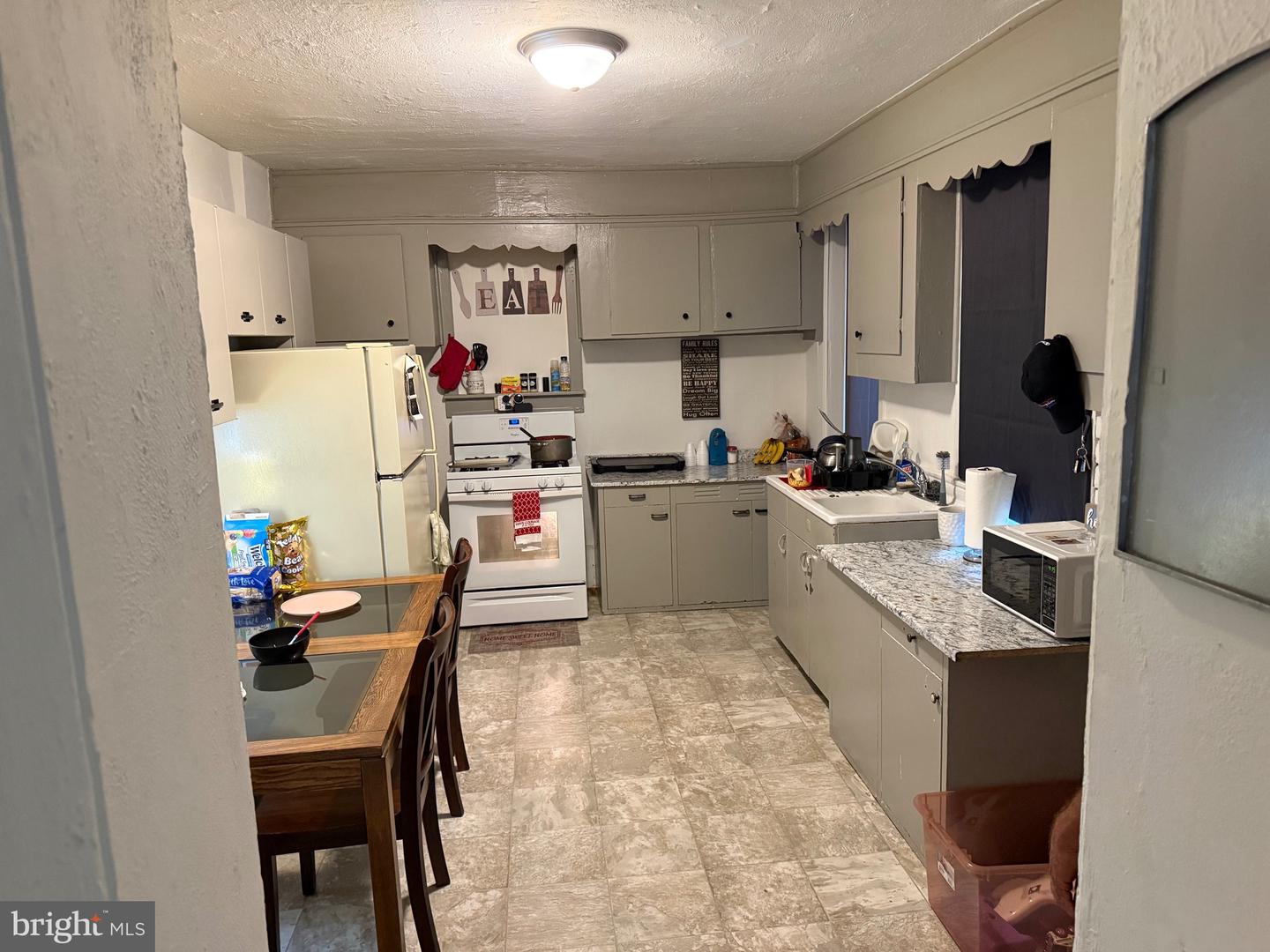 238 S Pershing Ave Property Photo 2