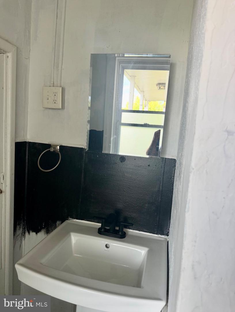 238 S Pershing Ave Property Photo 24