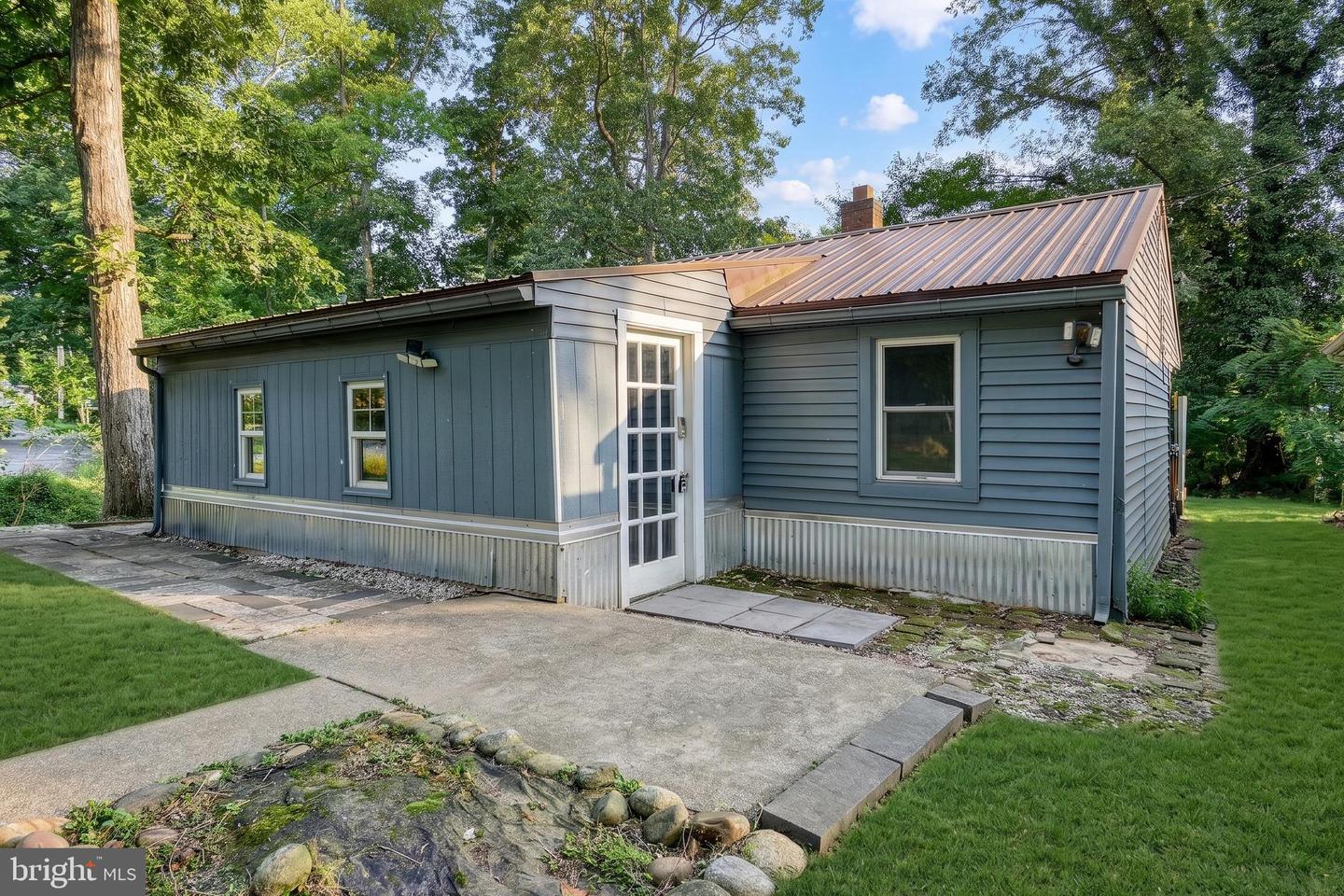 2451 Log Cabin Rd Property Photo 1