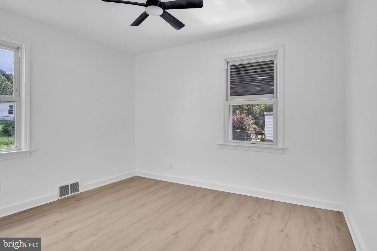 222 Eastland Ave Property Photo 15