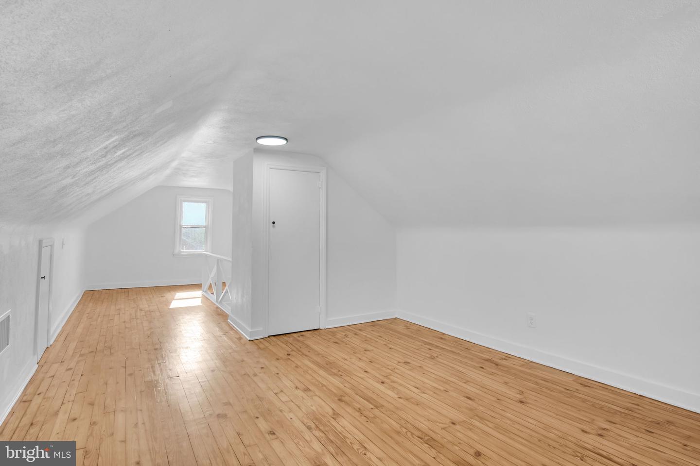 222 Eastland Ave Property Photo 16