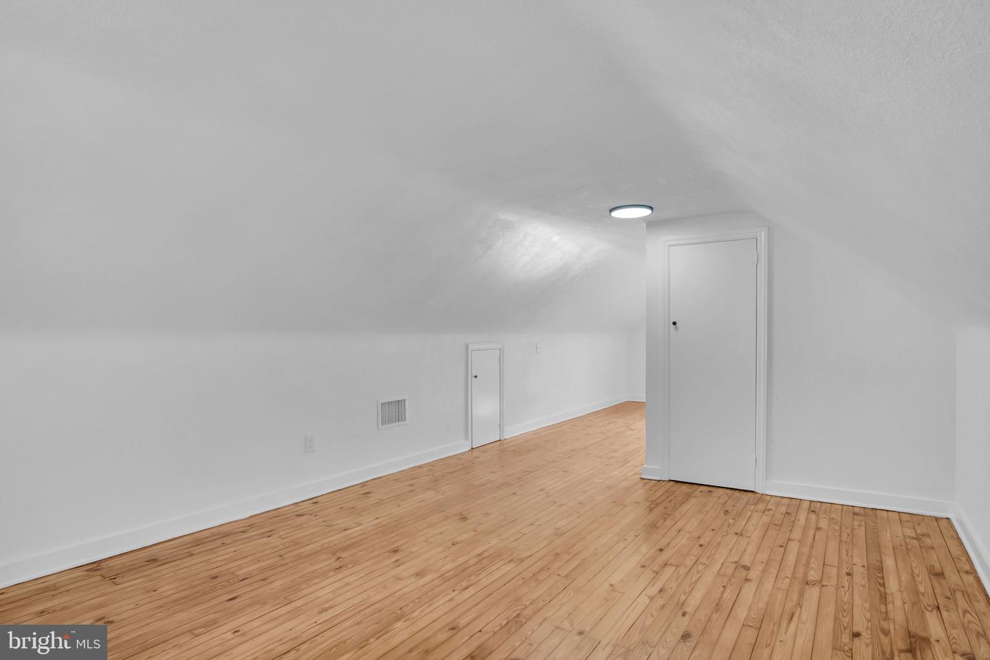 222 Eastland Ave Property Photo 17