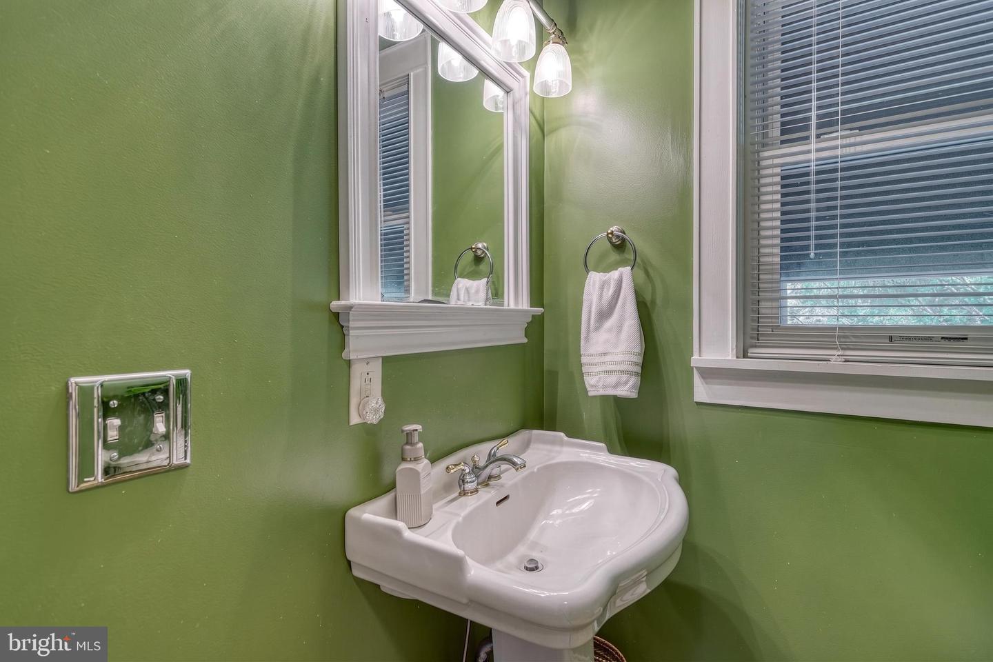19 S Constitution Ave Property Photo 49