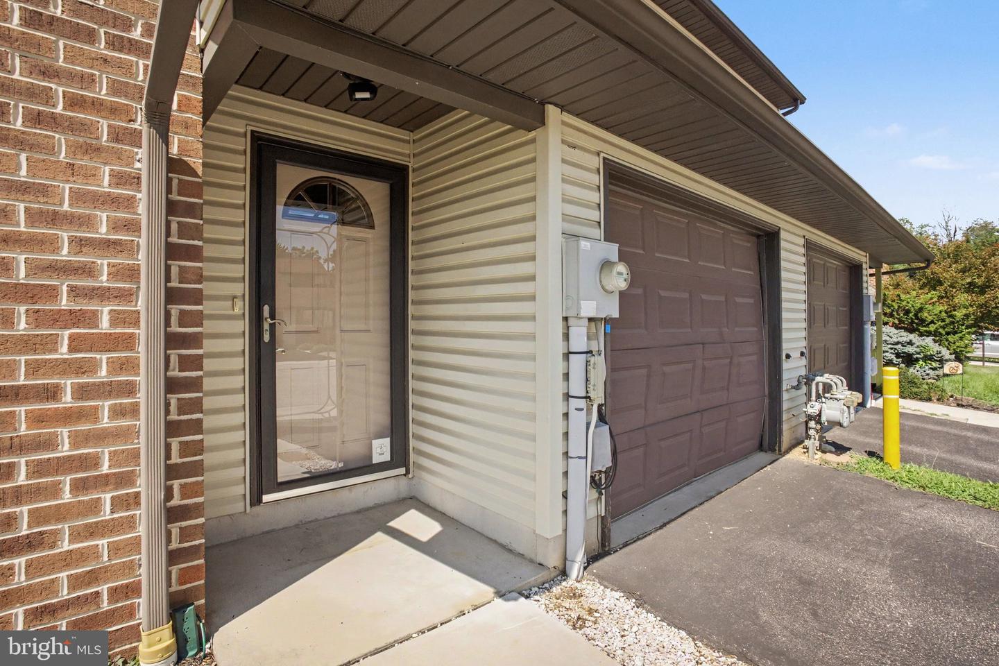 1122 Roosevelt Ct Property Photo 3
