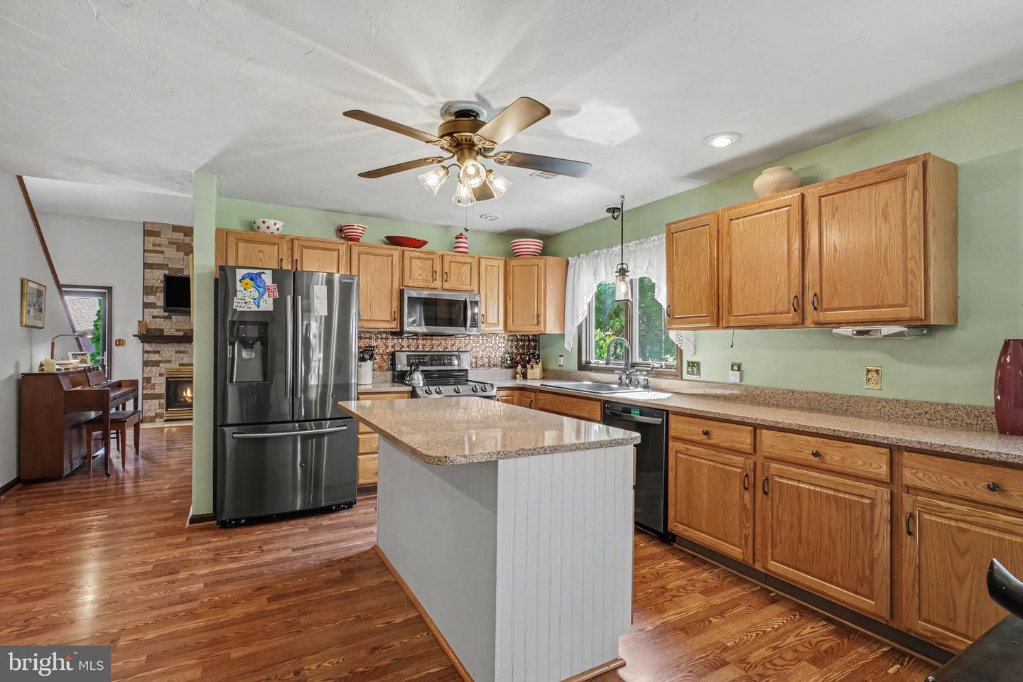 1122 Roosevelt Ct Property Photo 6