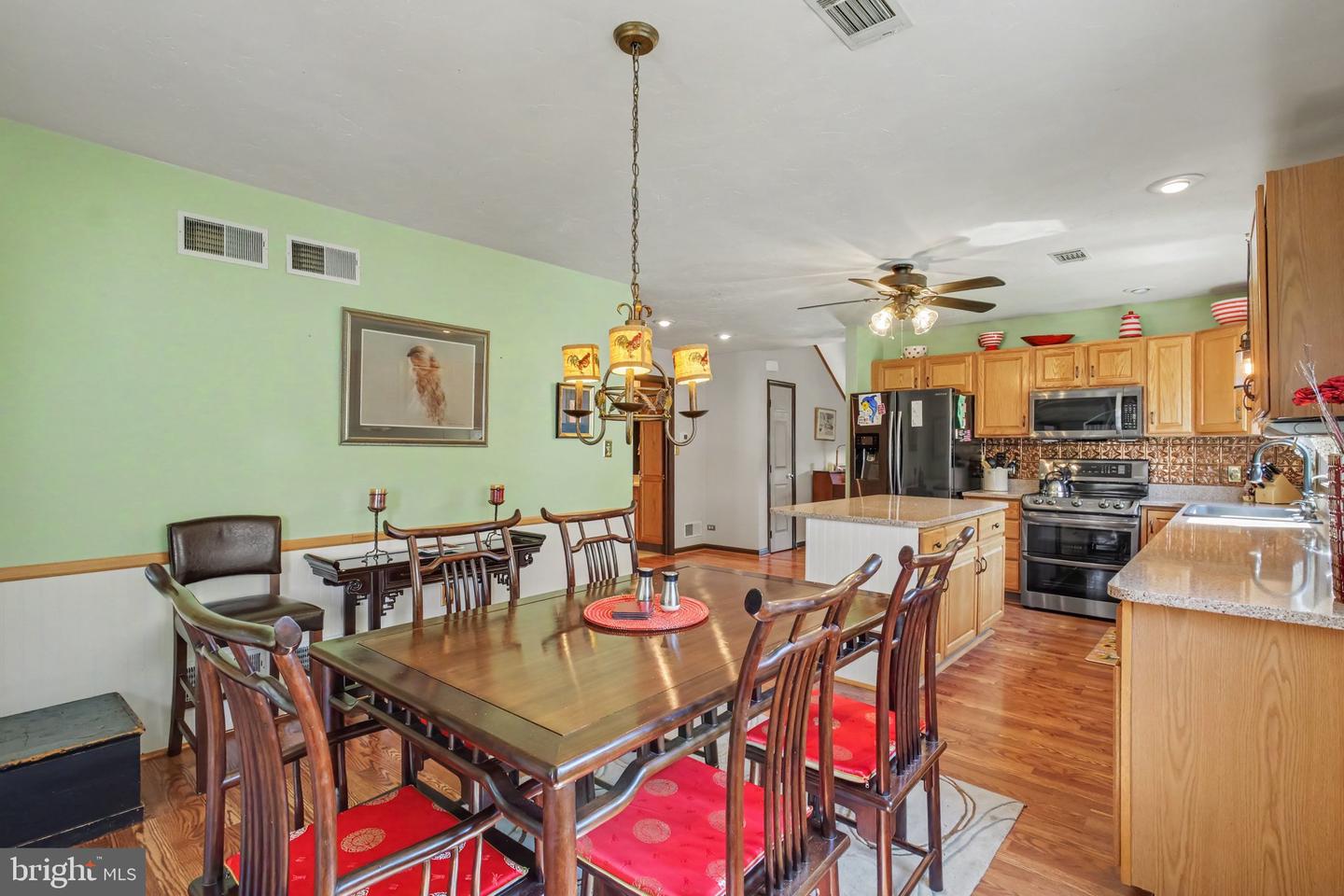 1122 Roosevelt Ct Property Photo 8