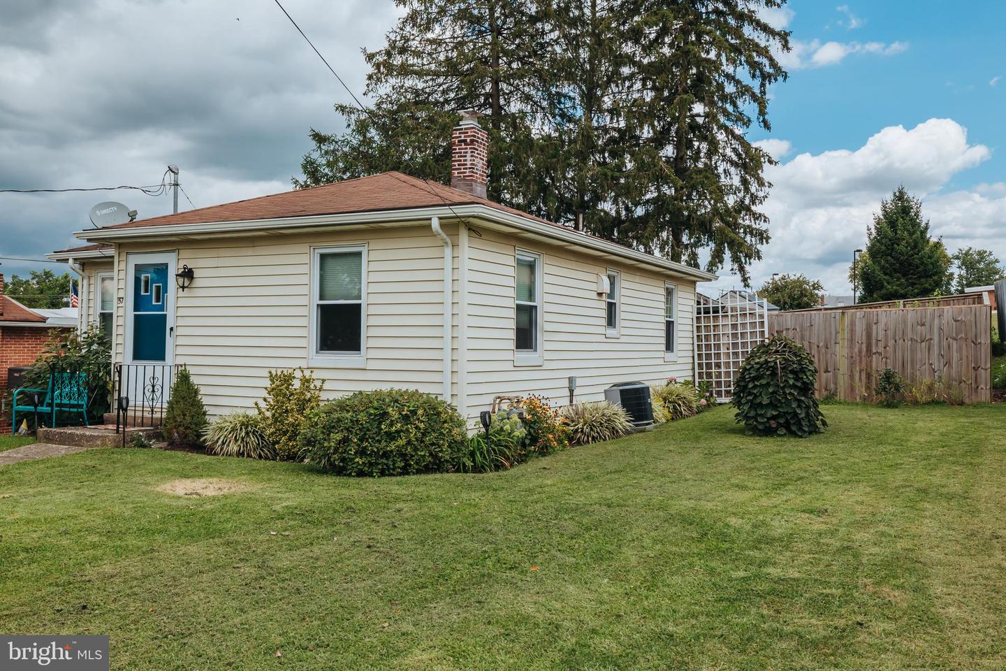 57 2nd St Property Photo 4