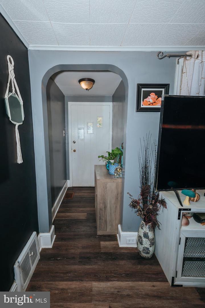 57 2nd St Property Photo 9