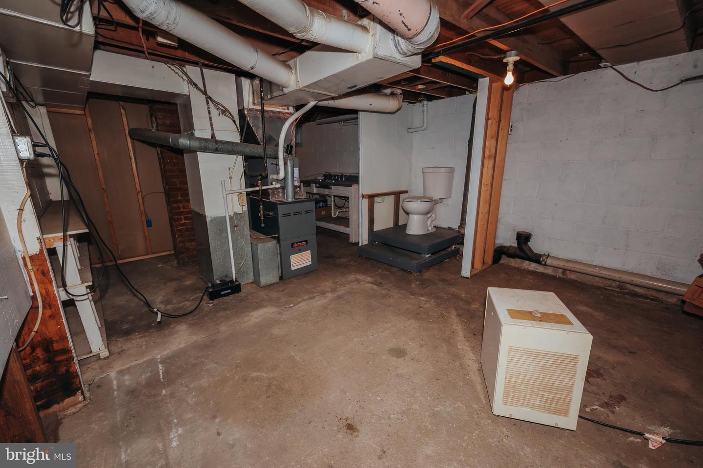 57 2nd St Property Photo 32
