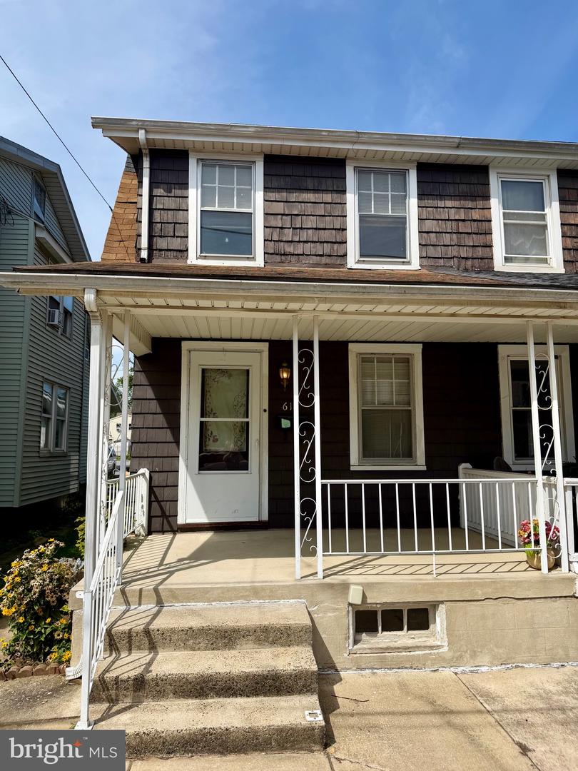 618 Courtland St Property Photo 1