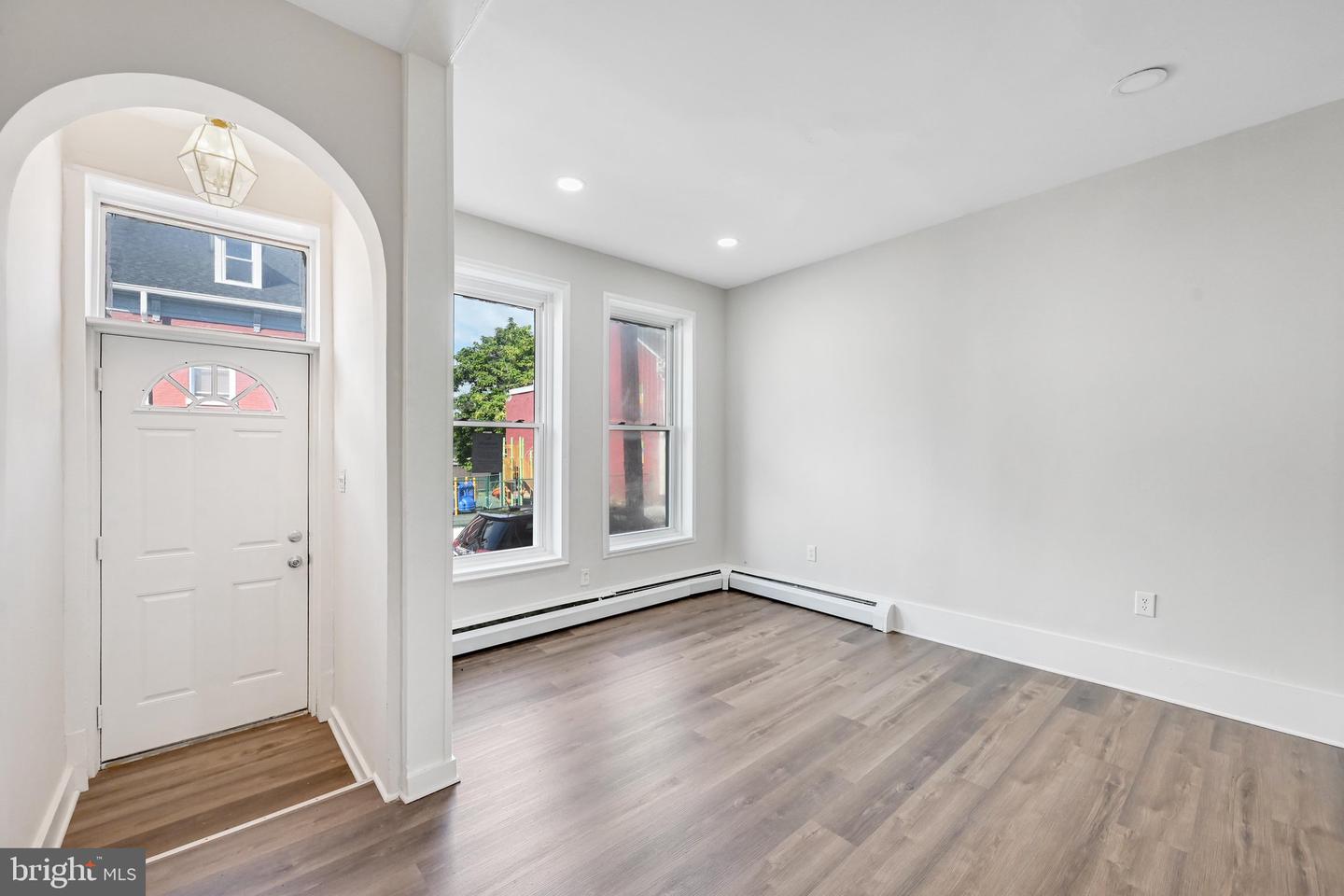 527 S Duke St Property Photo 6