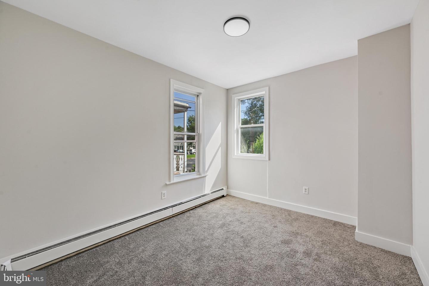 527 S Duke St Property Photo 14