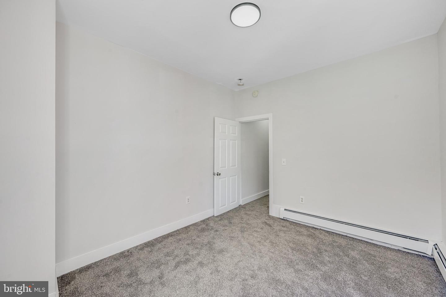 527 S Duke St Property Photo 15