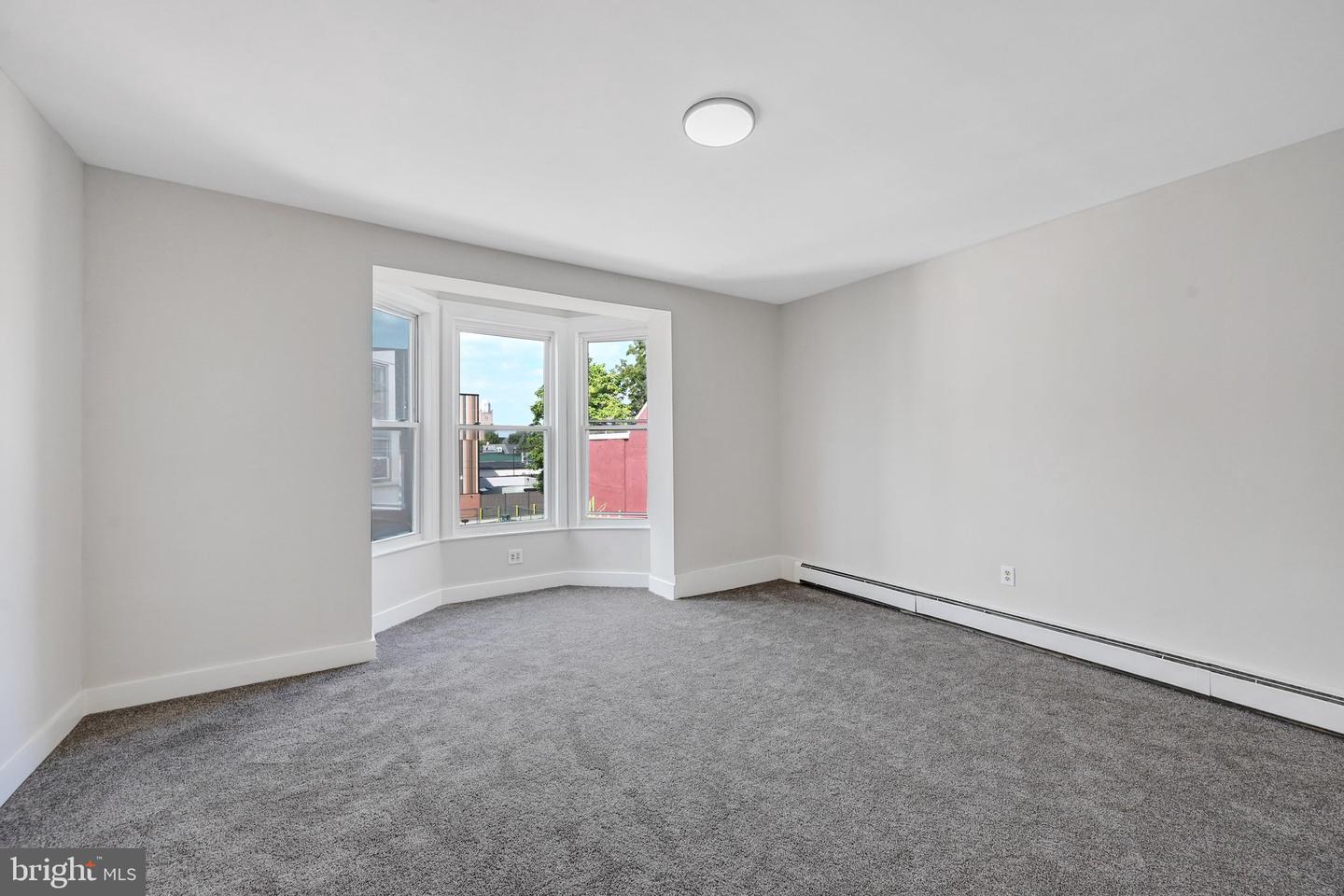 527 S Duke St Property Photo 16