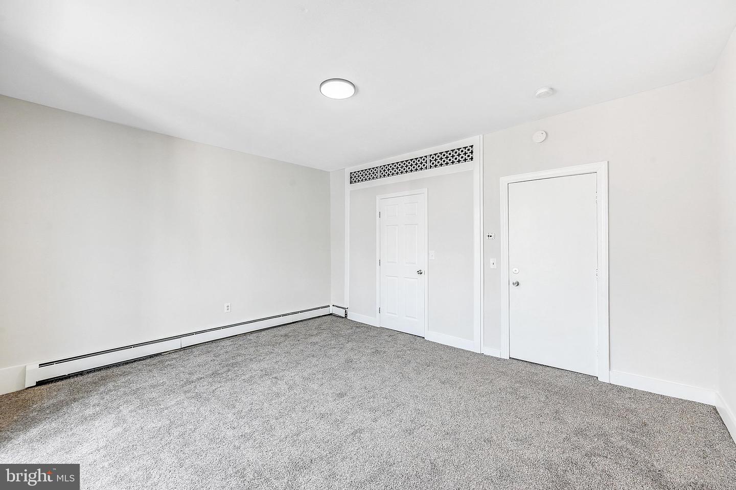527 S Duke St Property Photo 18
