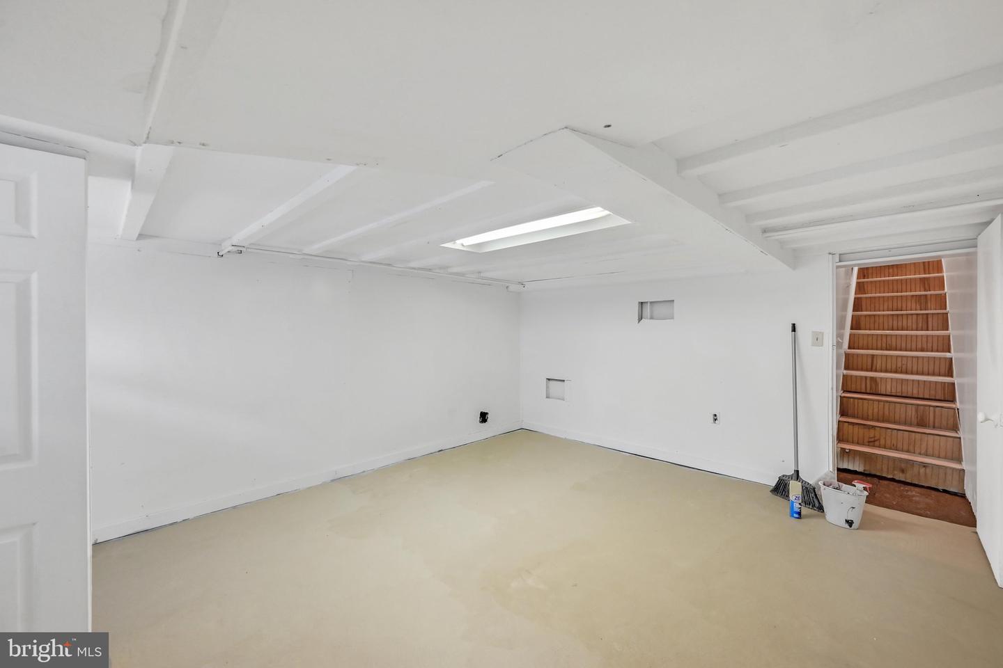 527 S Duke St Property Photo 29