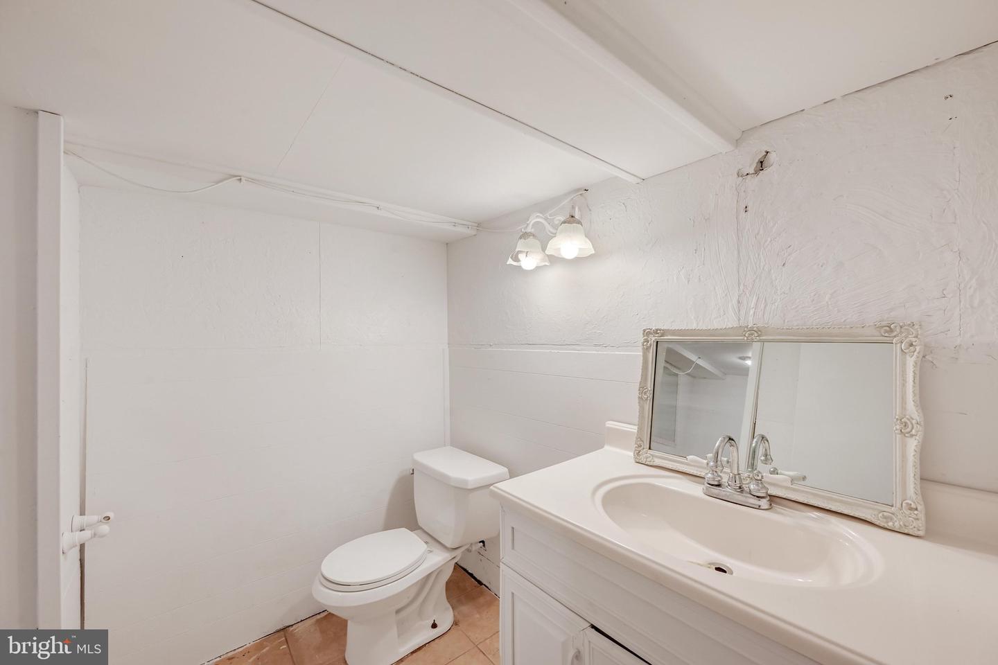 527 S Duke St Property Photo 30