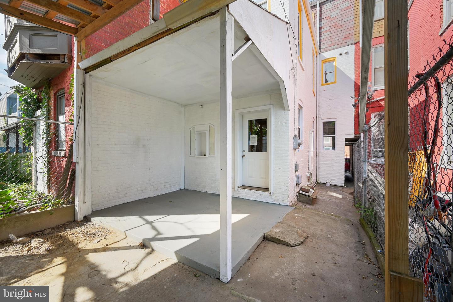 527 S Duke St Property Photo 34