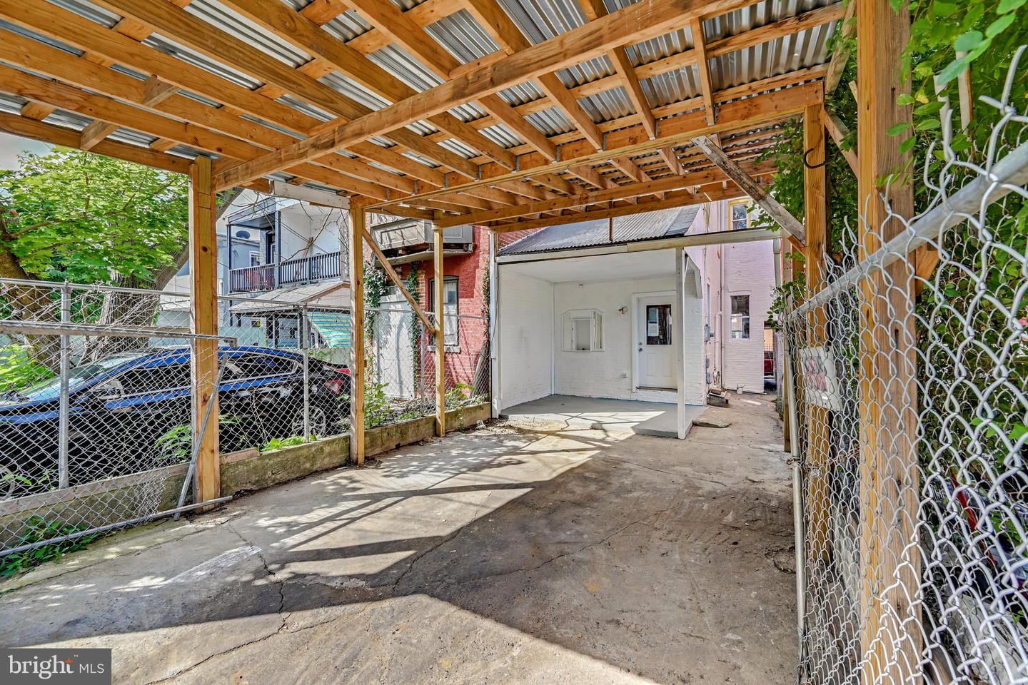 527 S Duke St Property Photo 36