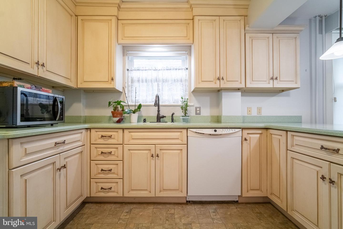 455 Madison Ave Property Photo 19