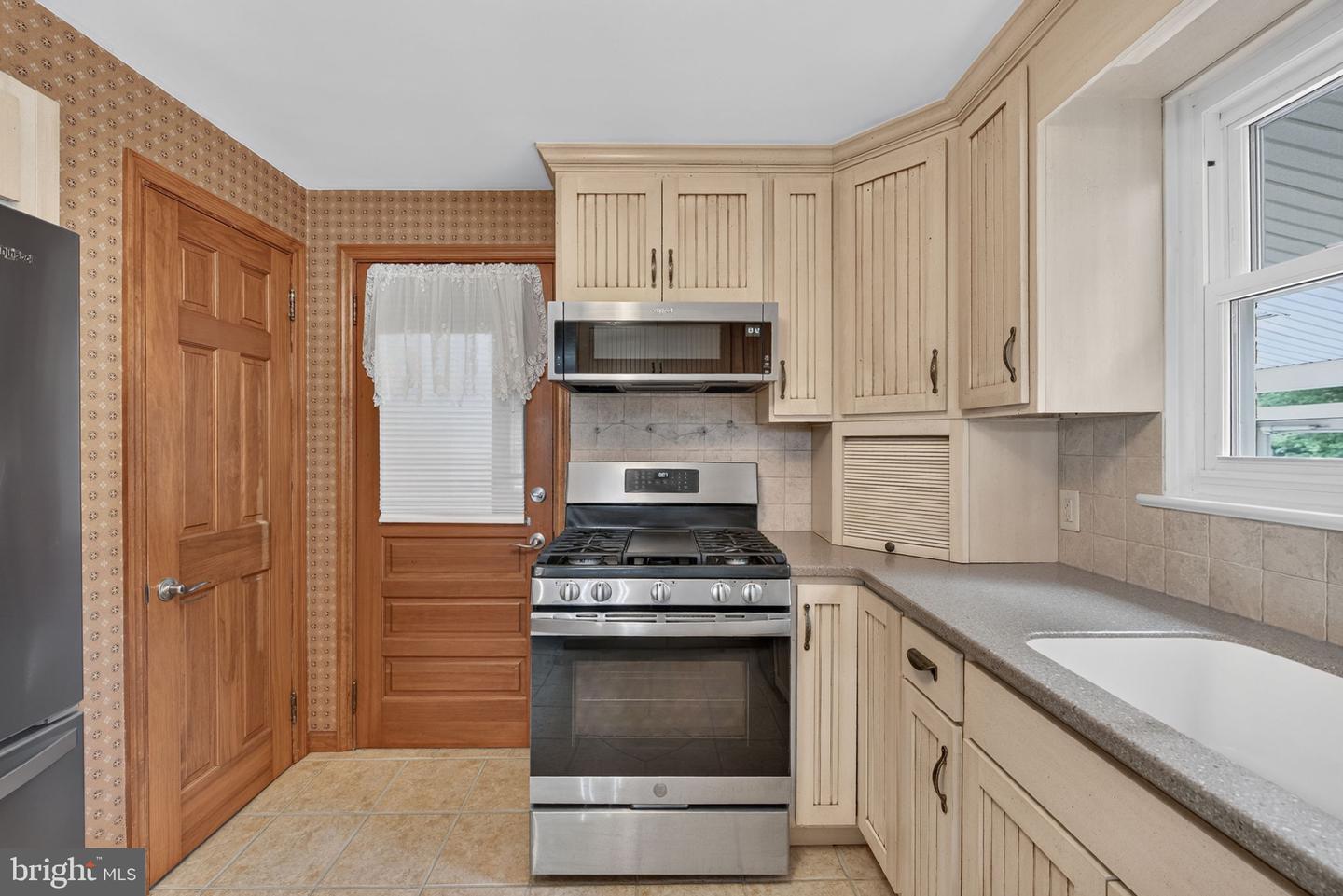 2274 Maple Rd Property Photo 14