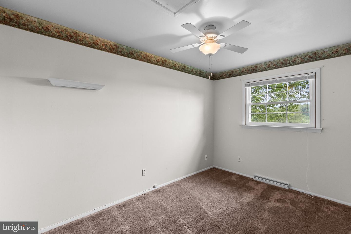 182 Claremont Dr Property Photo 16