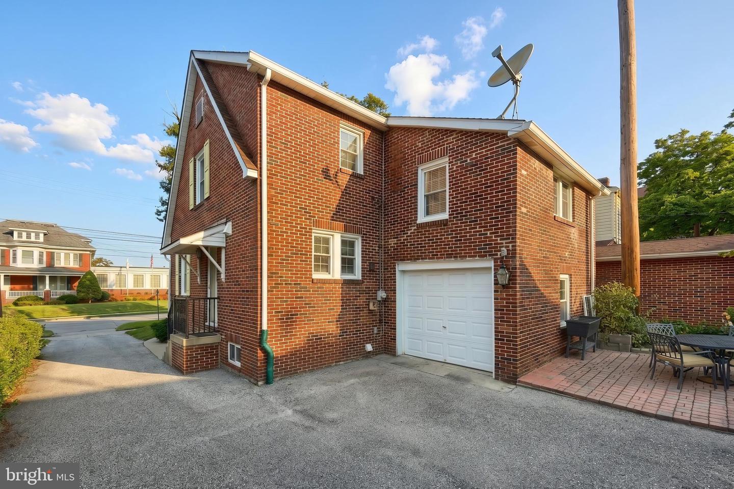 272 Frederick St Property Photo 25