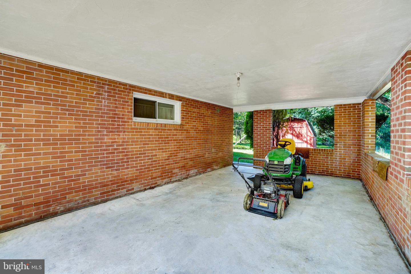 4174 Wilshire Dr Property Photo 4