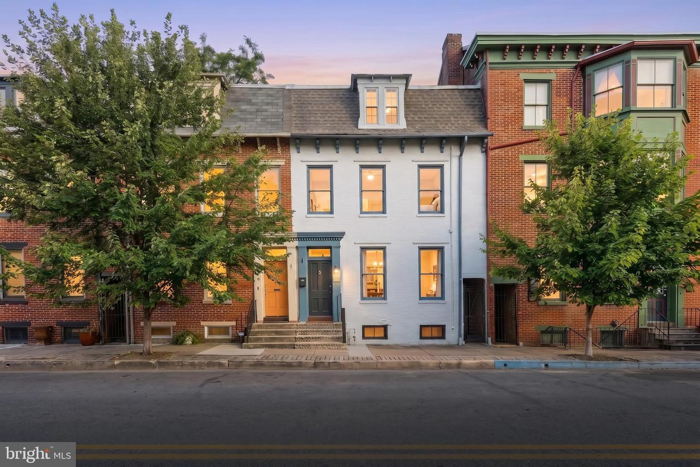 42 S Newberry St Property Photo 1
