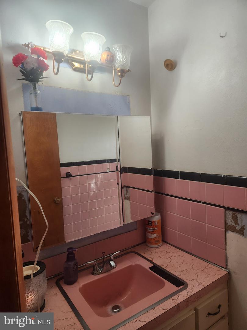 24 S Biesecker Rd Property Photo 6