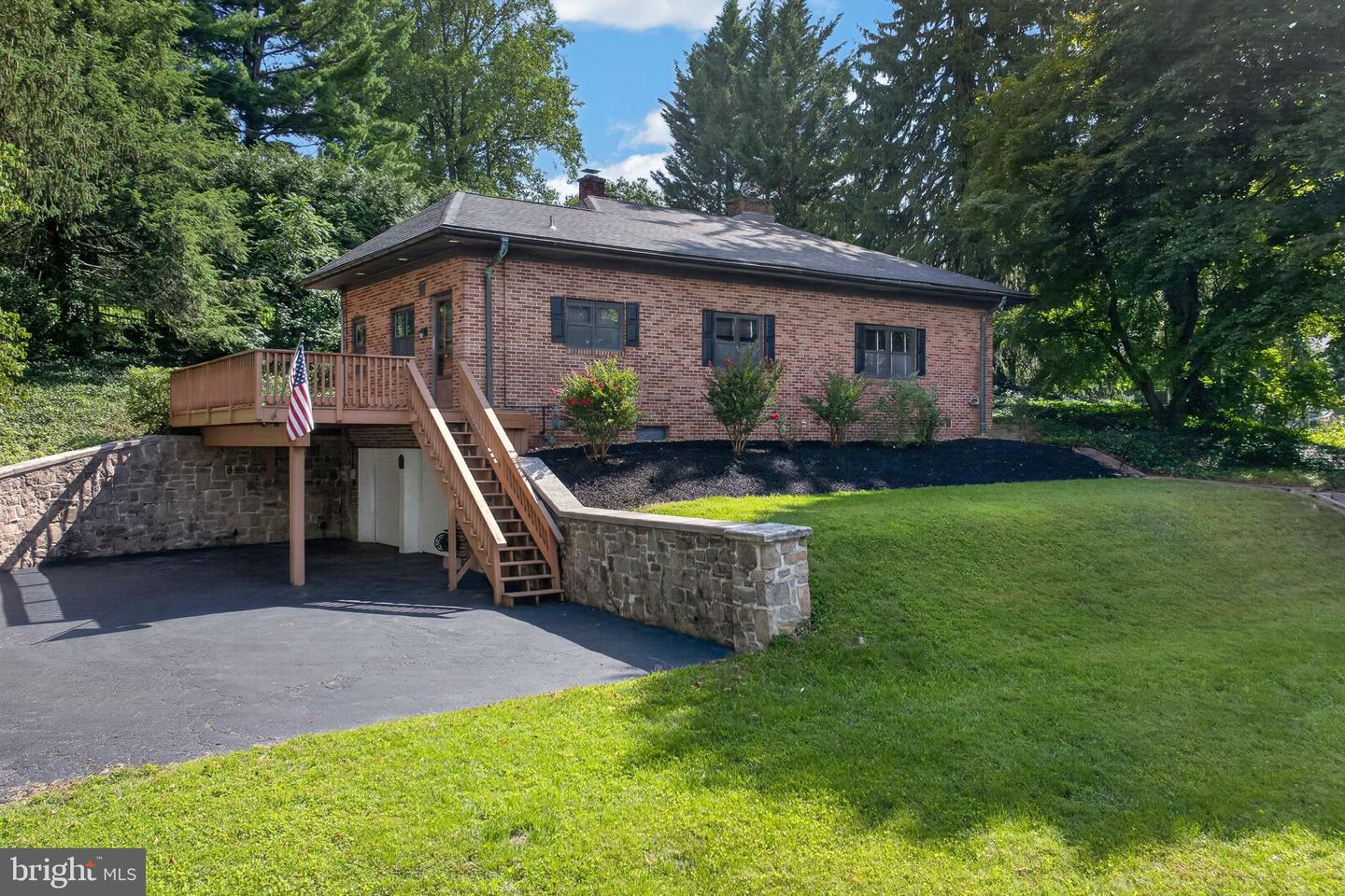 914 Somerset Ln Property Photo 1