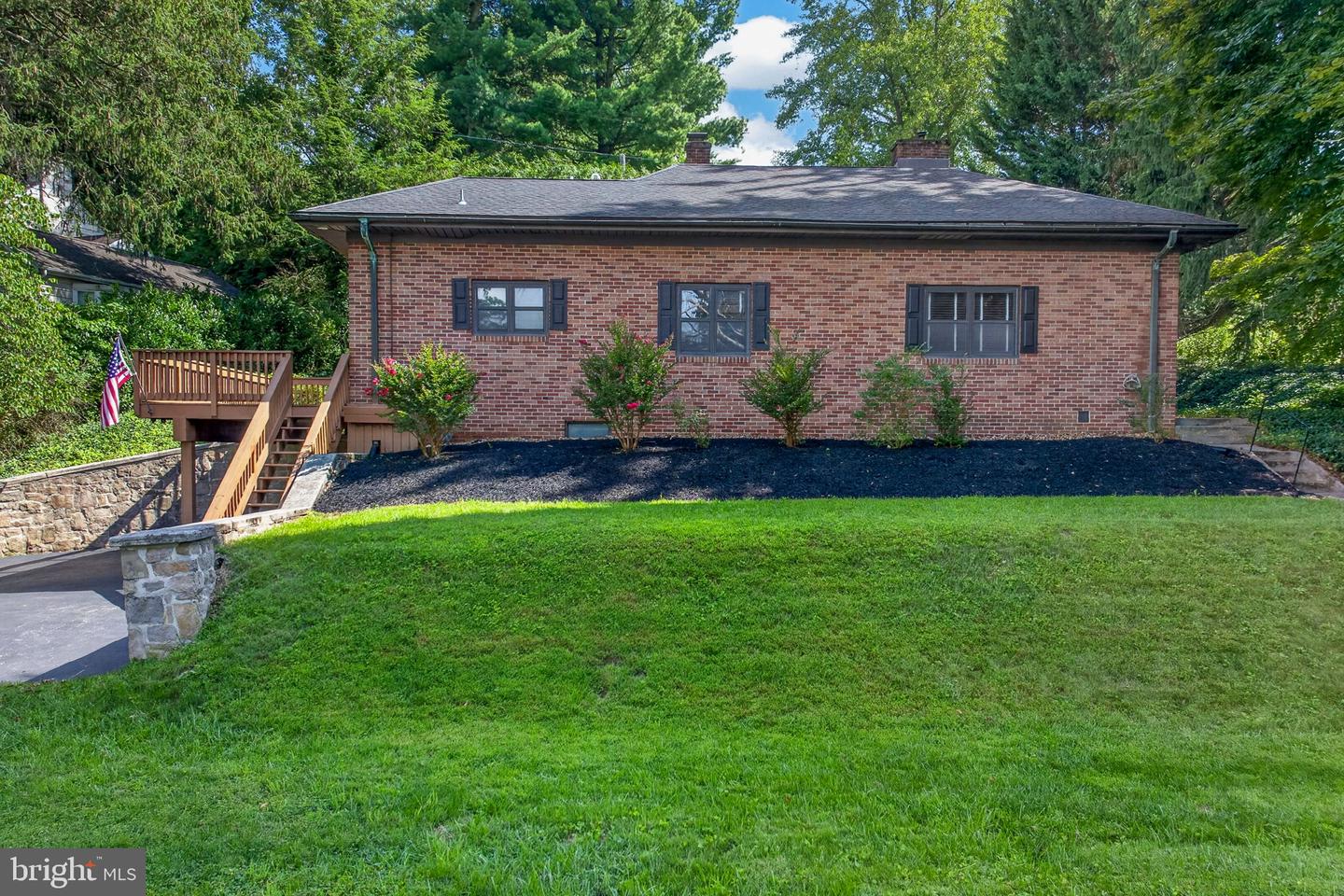 914 Somerset Ln Property Photo 2