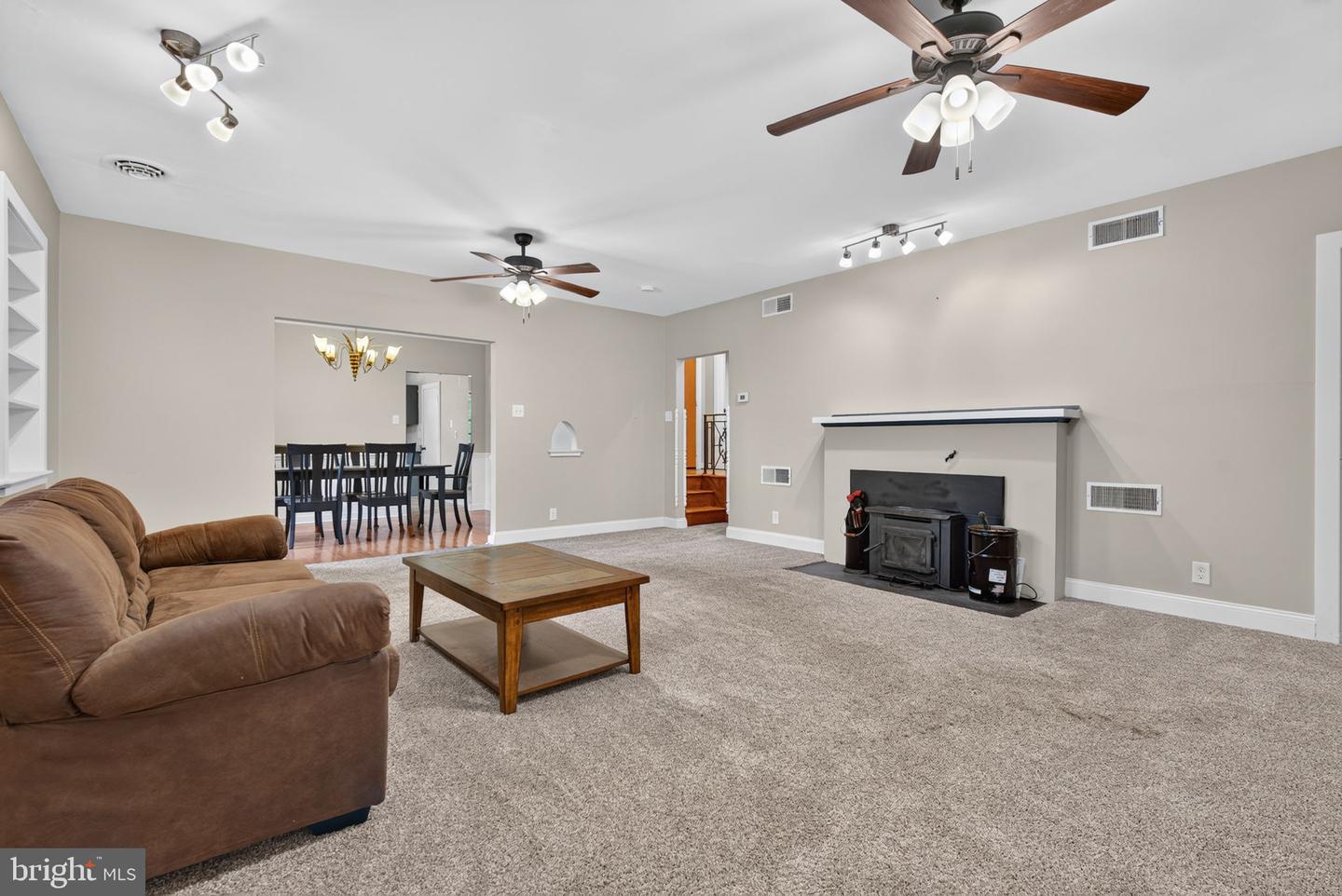 914 Somerset Ln Property Photo 6