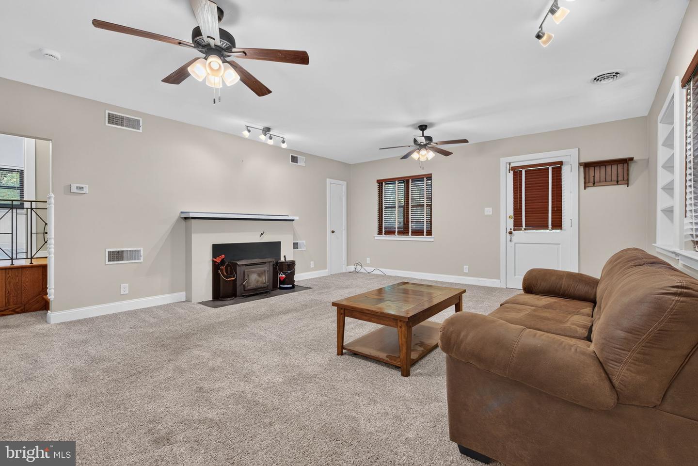 914 Somerset Ln Property Photo 8
