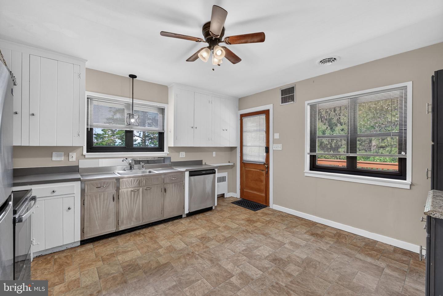 914 Somerset Ln Property Photo 11