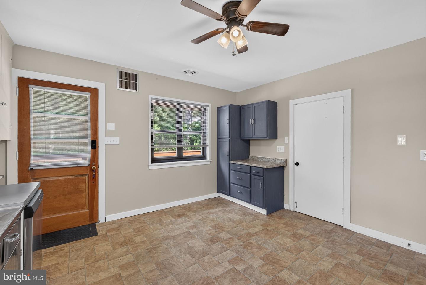 914 Somerset Ln Property Photo 14
