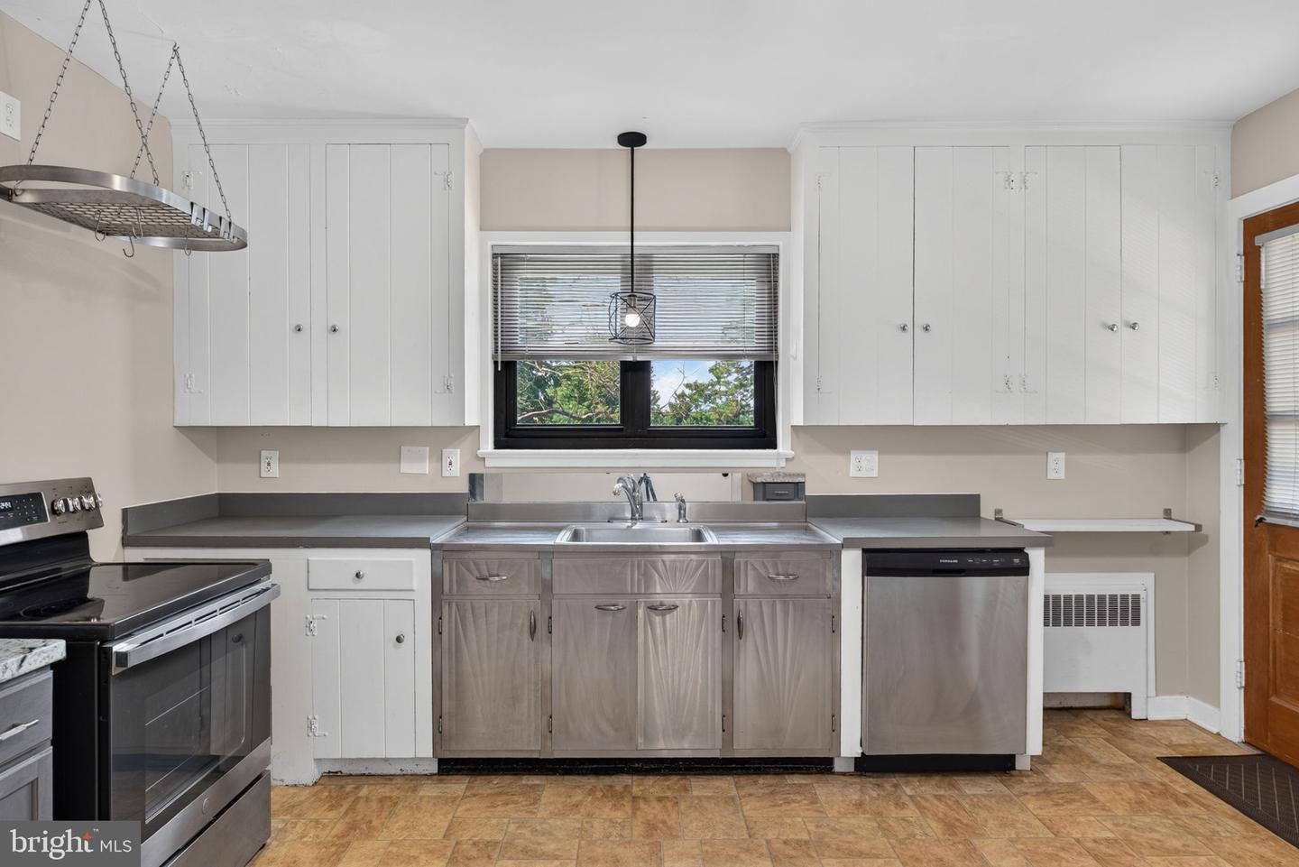 914 Somerset Ln Property Photo 15
