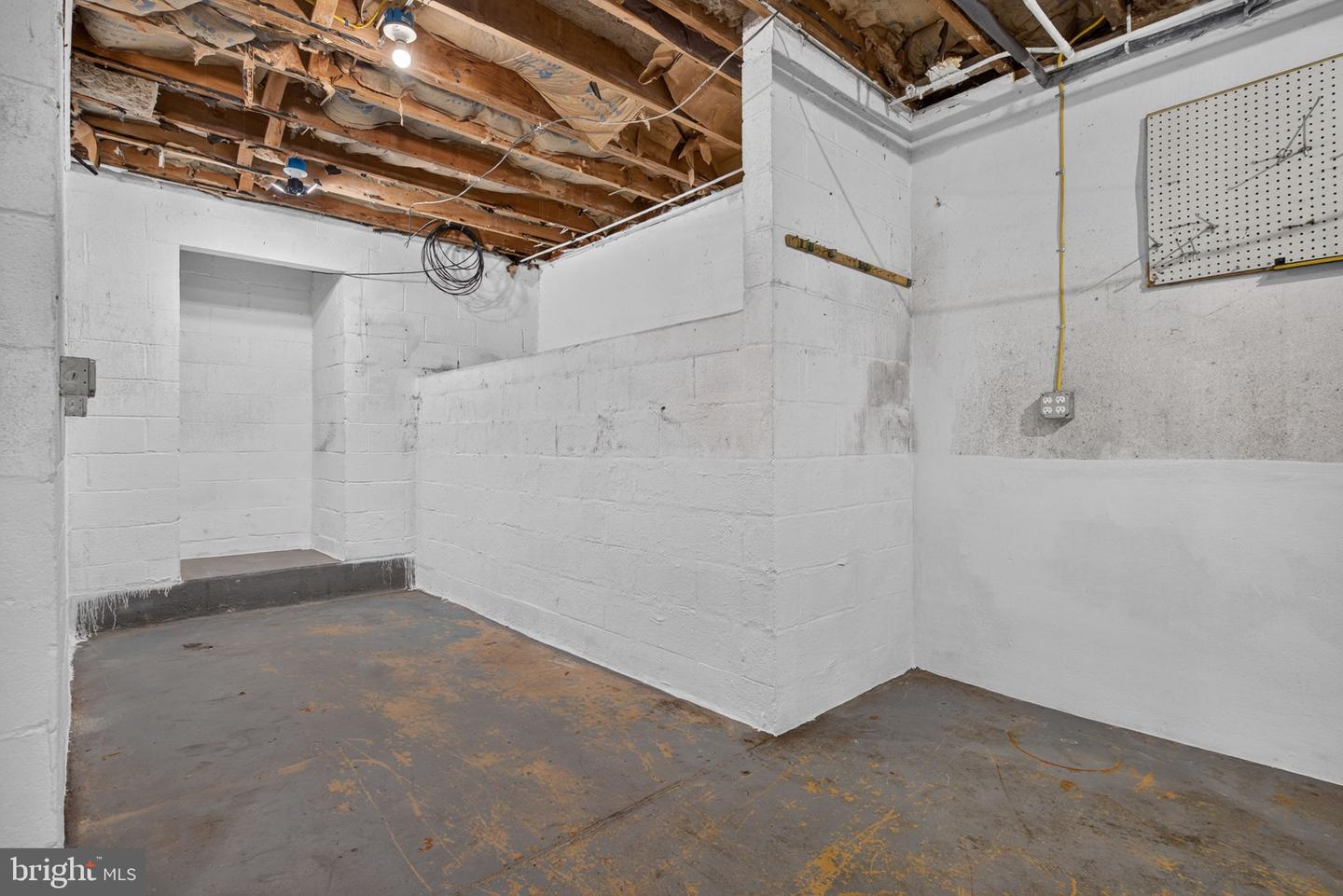 914 Somerset Ln Property Photo 30