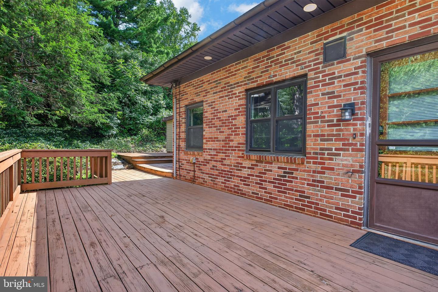 914 Somerset Ln Property Photo 33
