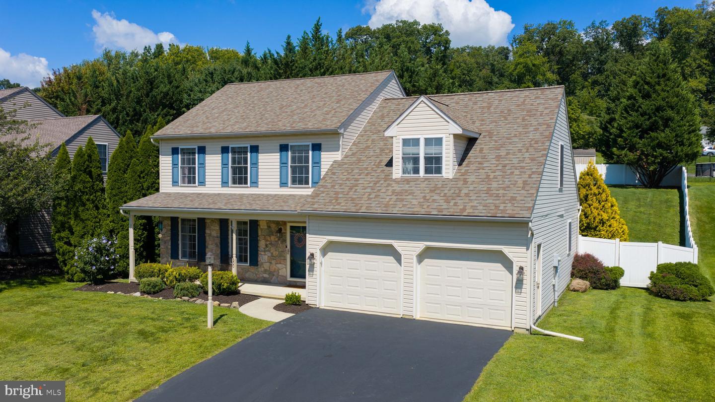 500 Silver Maple Ct Property Photo 2