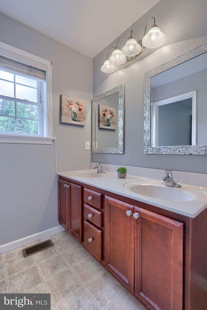 500 Silver Maple Ct Property Photo 44