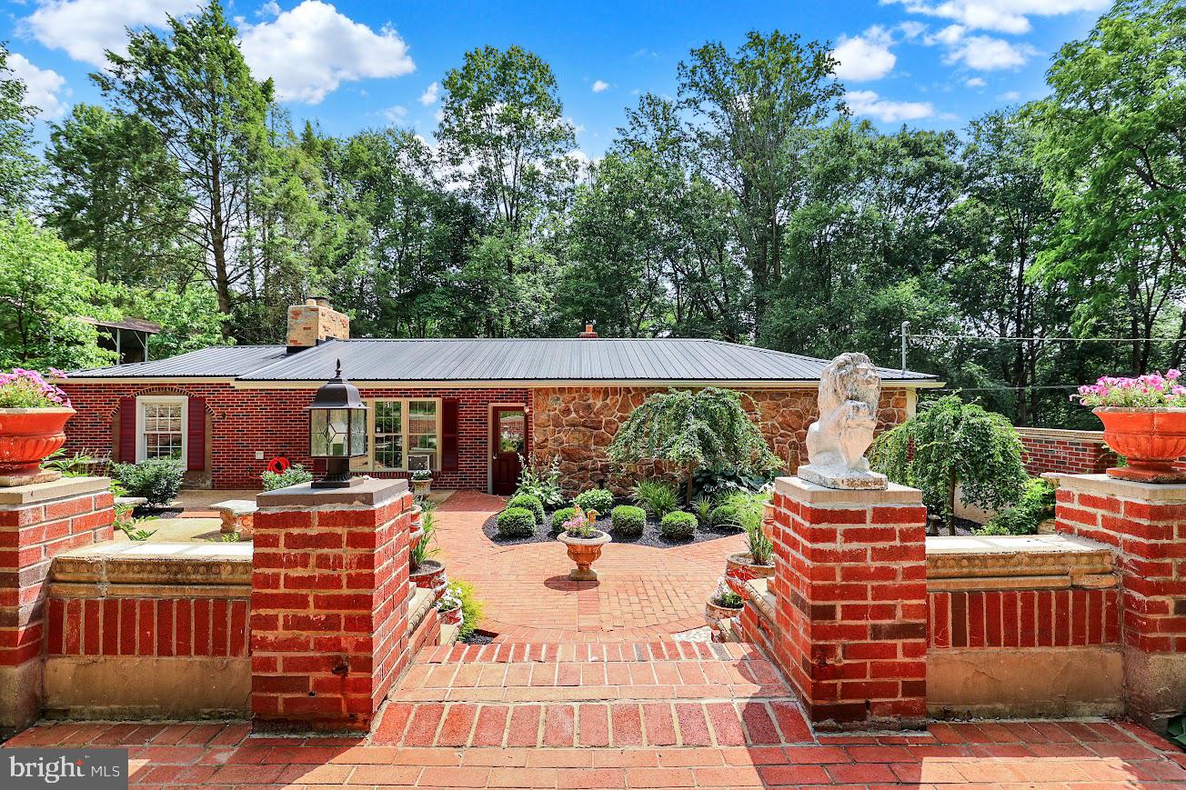 51 White Rd Property Photo 3