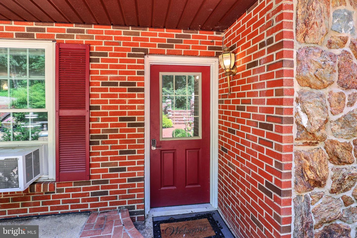 51 White Rd Property Photo 4