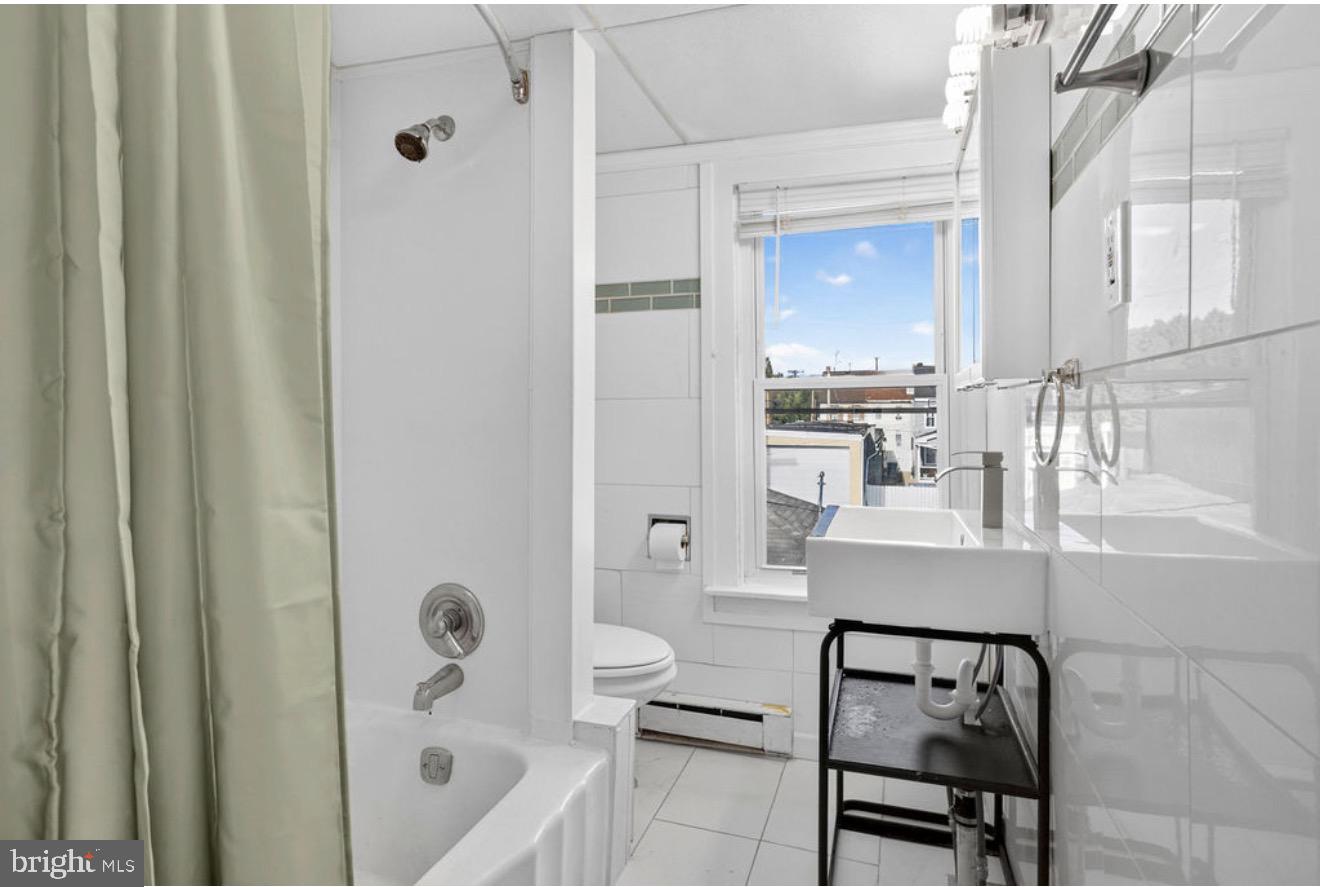 325 Lexington St Property Photo 9