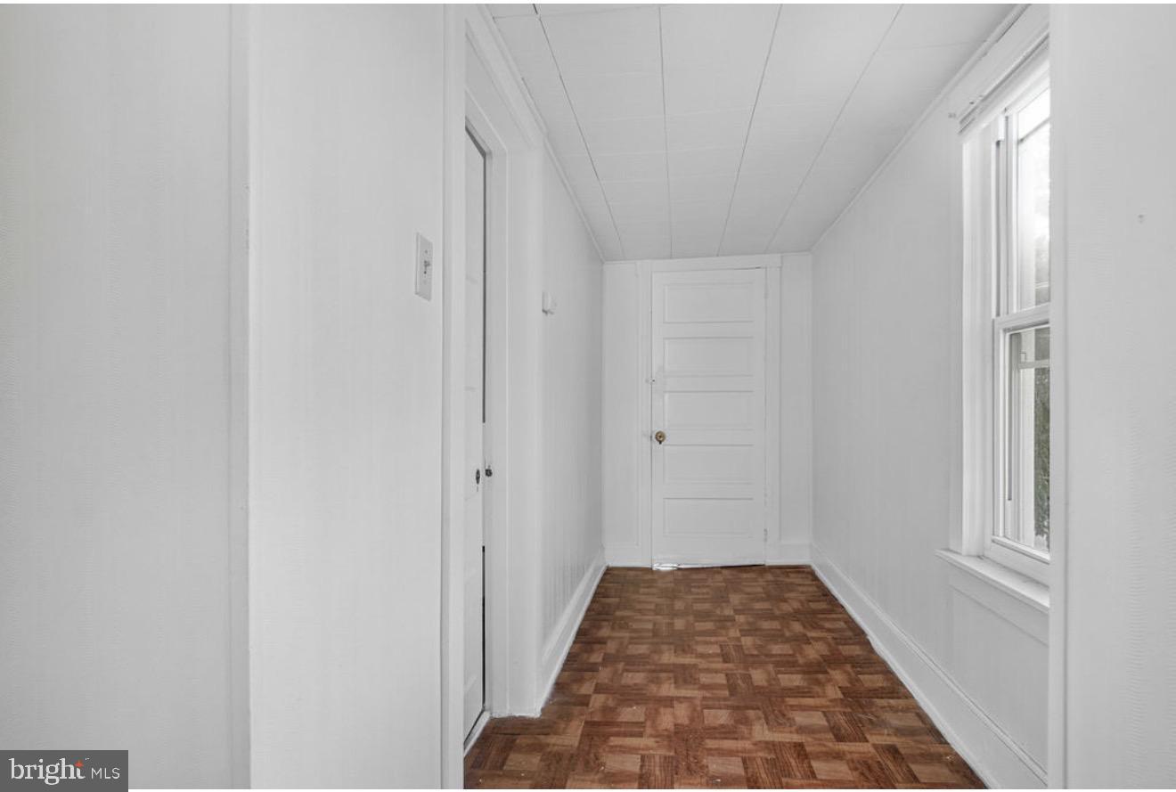 325 Lexington St Property Photo 11