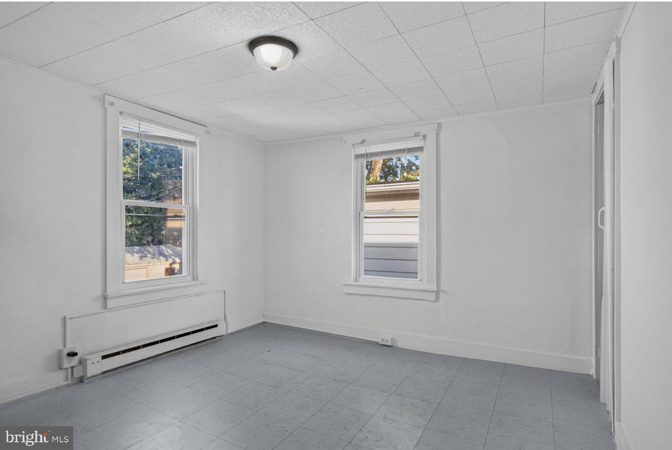 325 Lexington St Property Photo 15