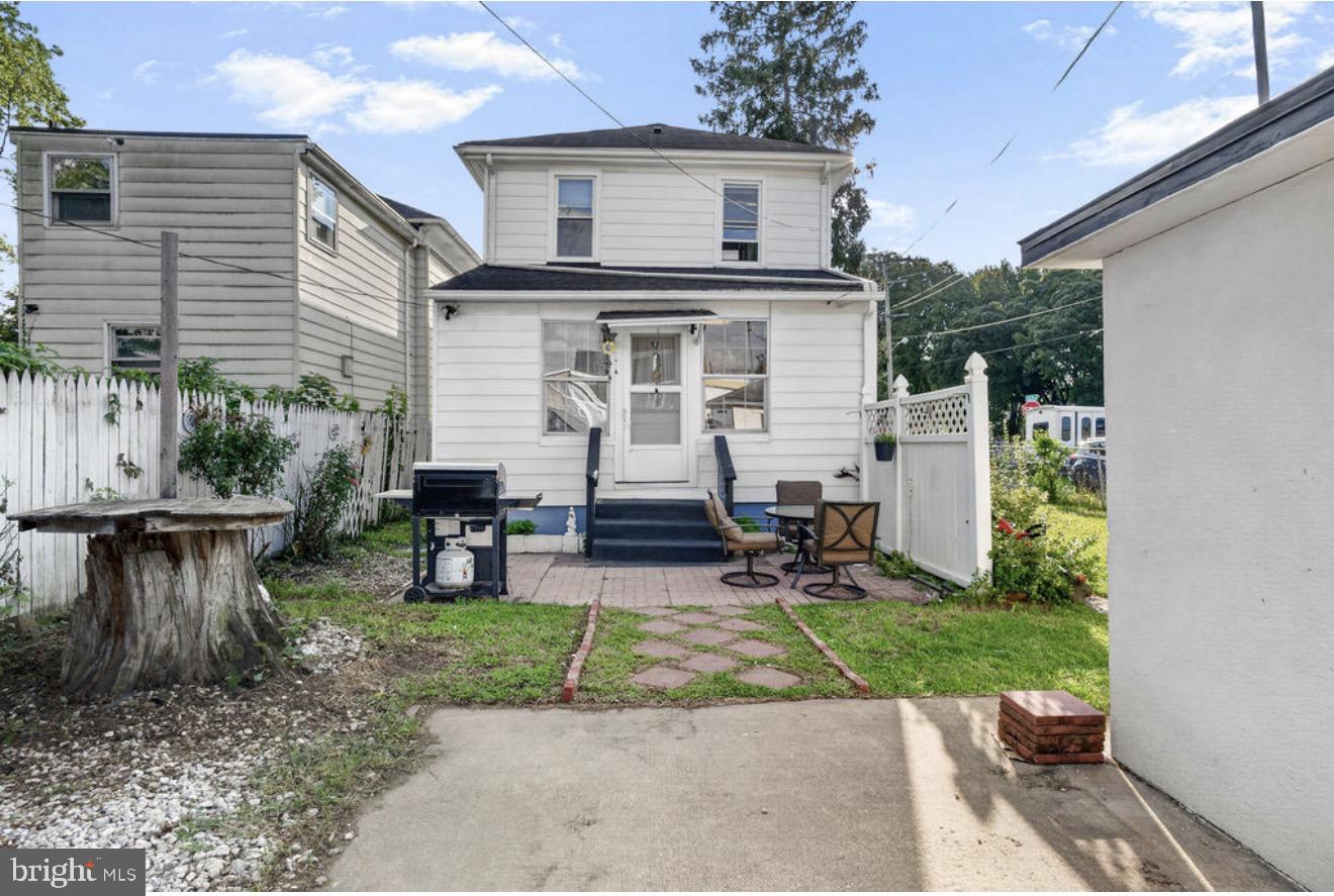 325 Lexington St Property Photo 19