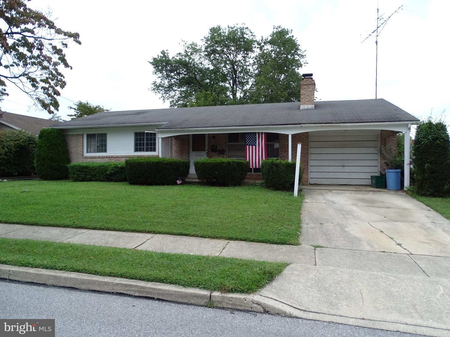 576 Grant Dr Property Photo 1