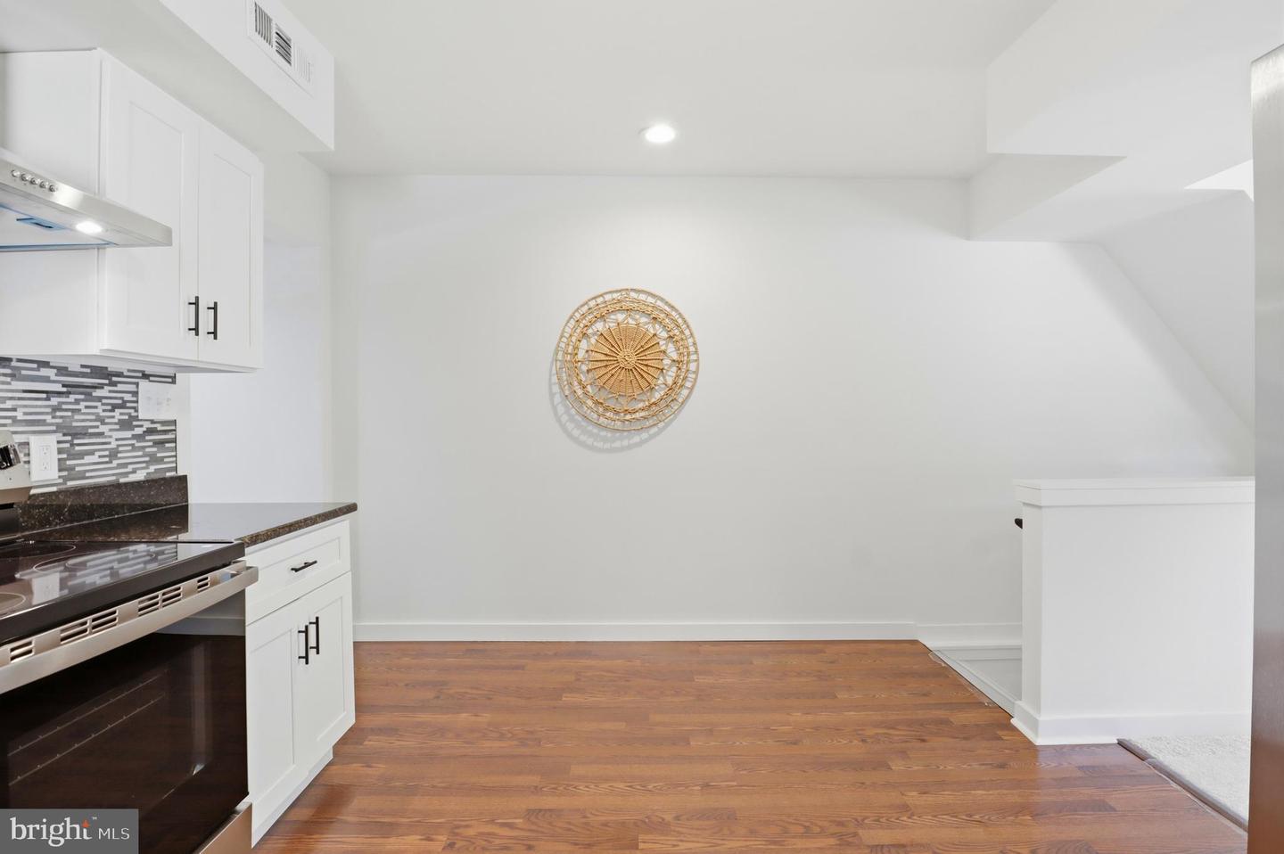1 Pleasant Ave Property Photo 8